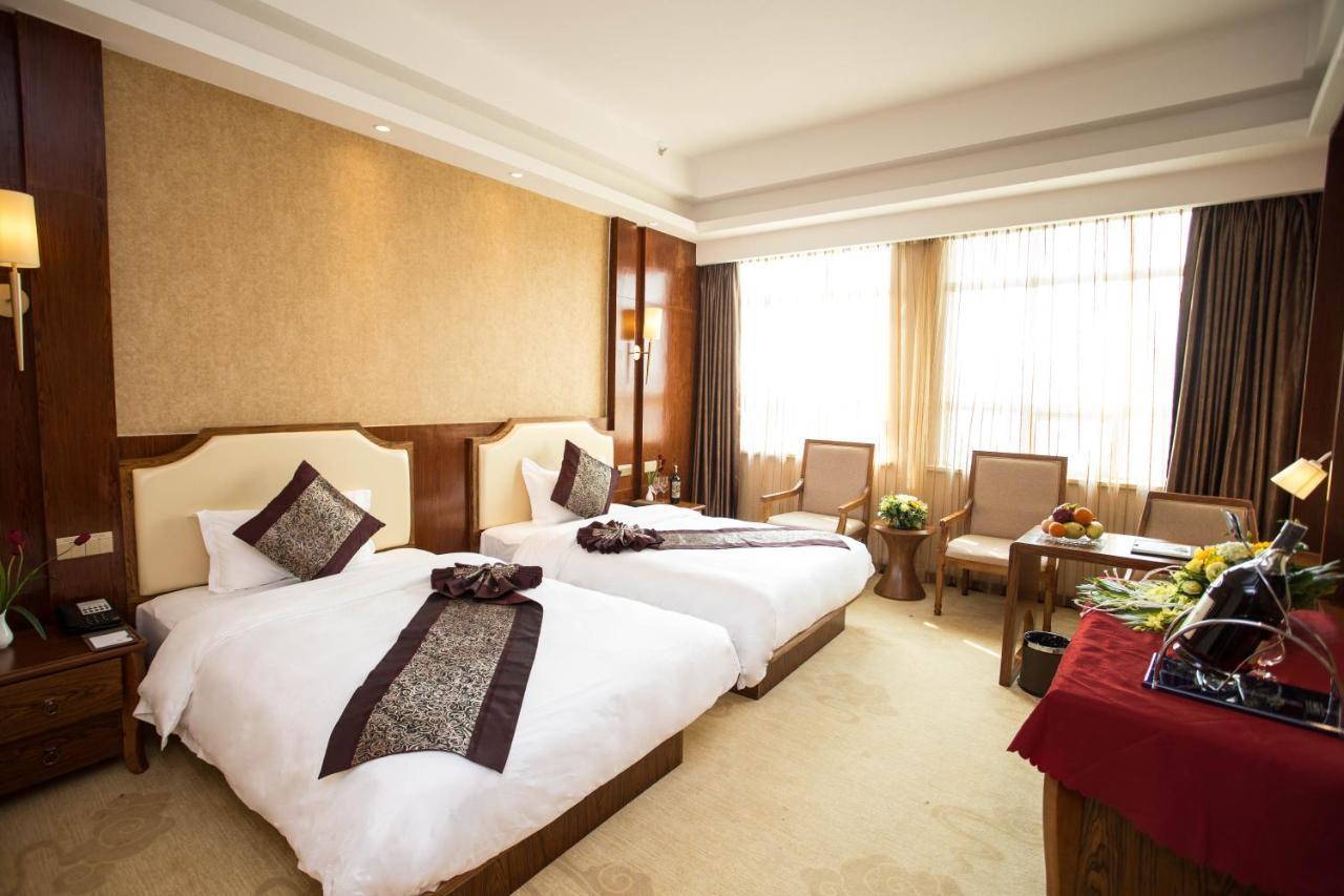 Hong Van Grand Hotel Mong Cai Esterno foto