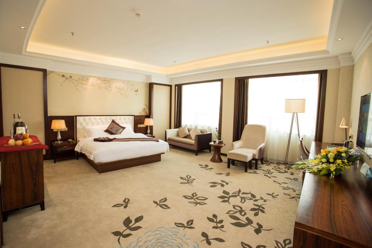 Hong Van Grand Hotel Mong Cai Esterno foto
