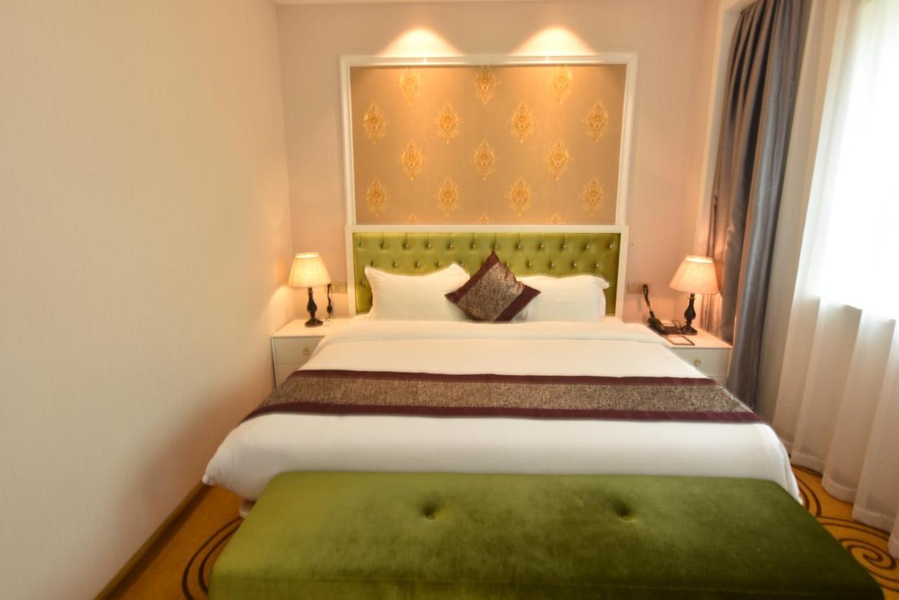 Hong Van Grand Hotel Mong Cai Esterno foto