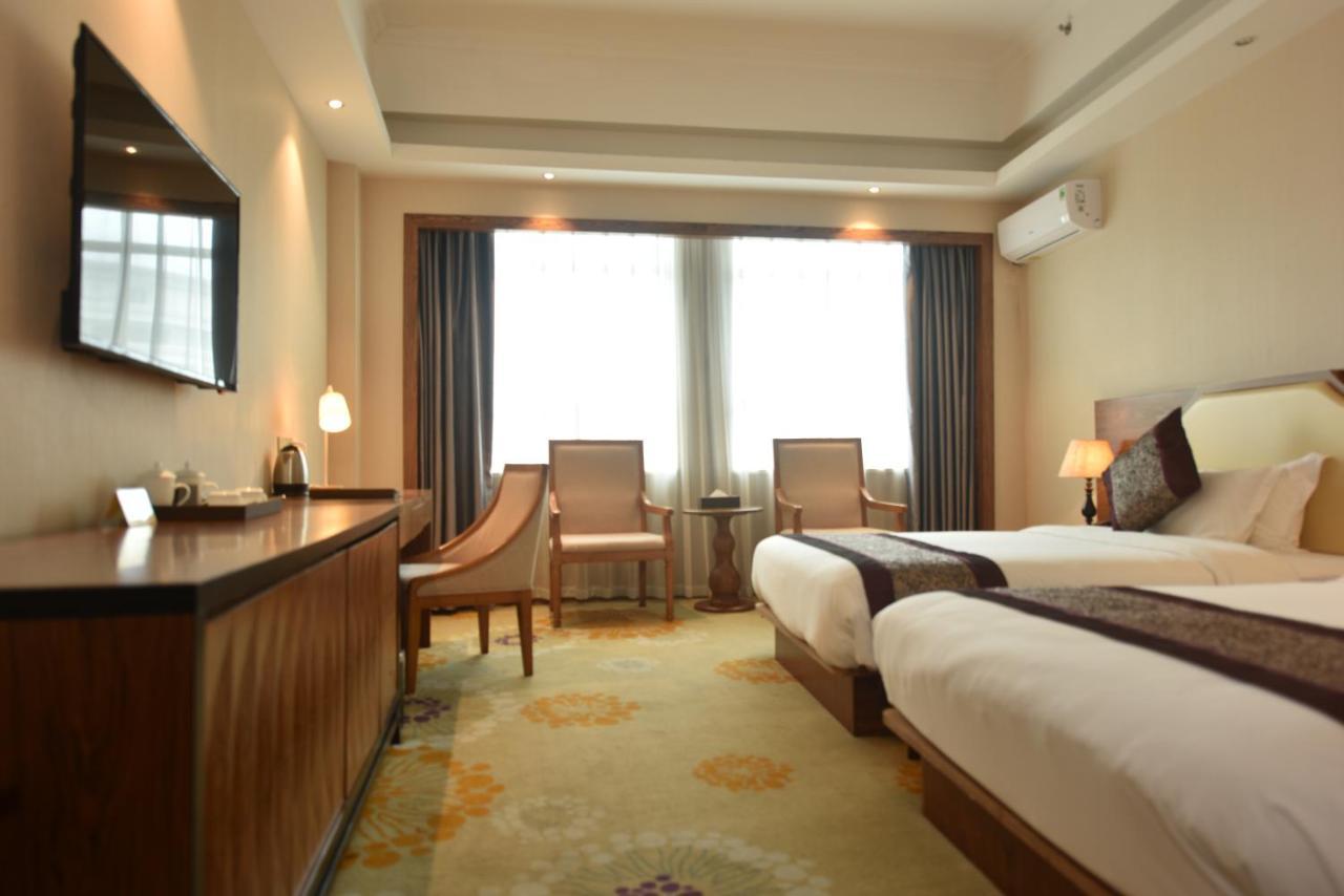 Hong Van Grand Hotel Mong Cai Esterno foto