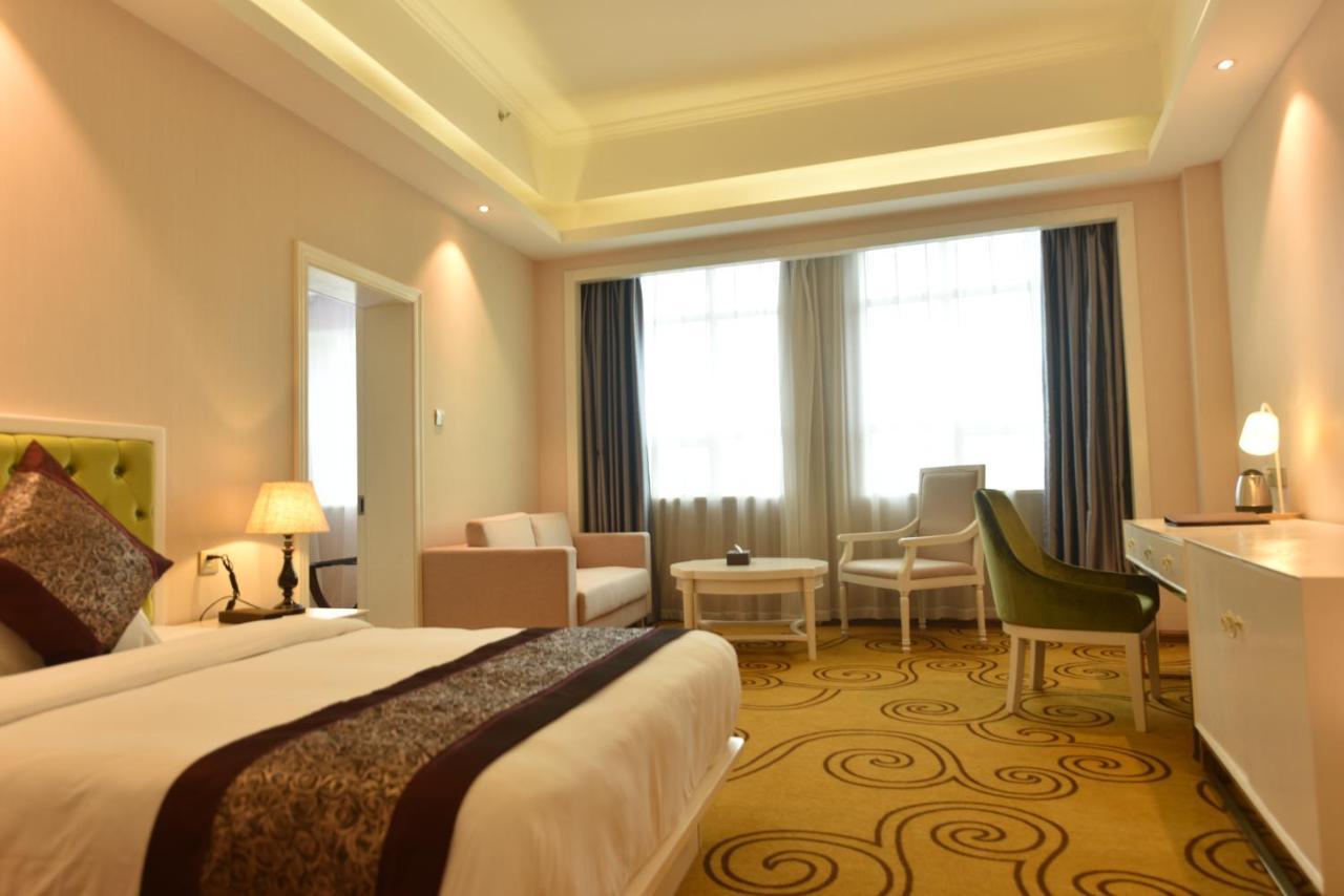 Hong Van Grand Hotel Mong Cai Esterno foto
