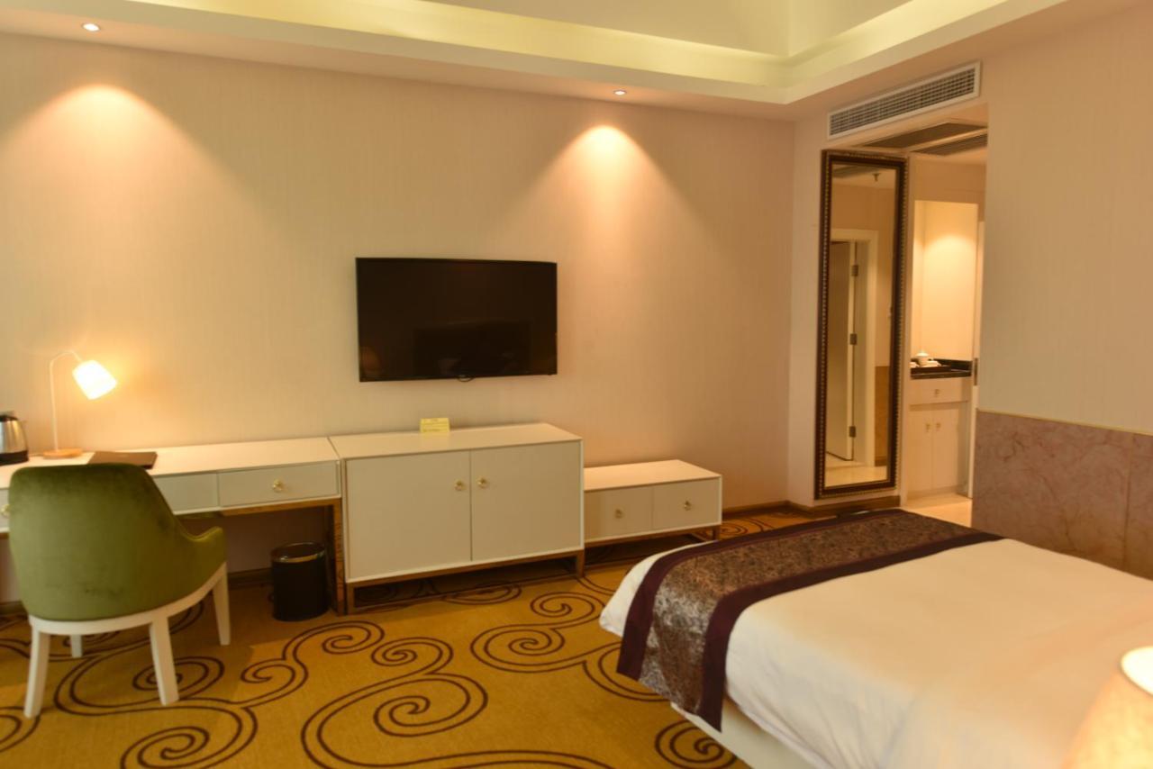 Hong Van Grand Hotel Mong Cai Esterno foto
