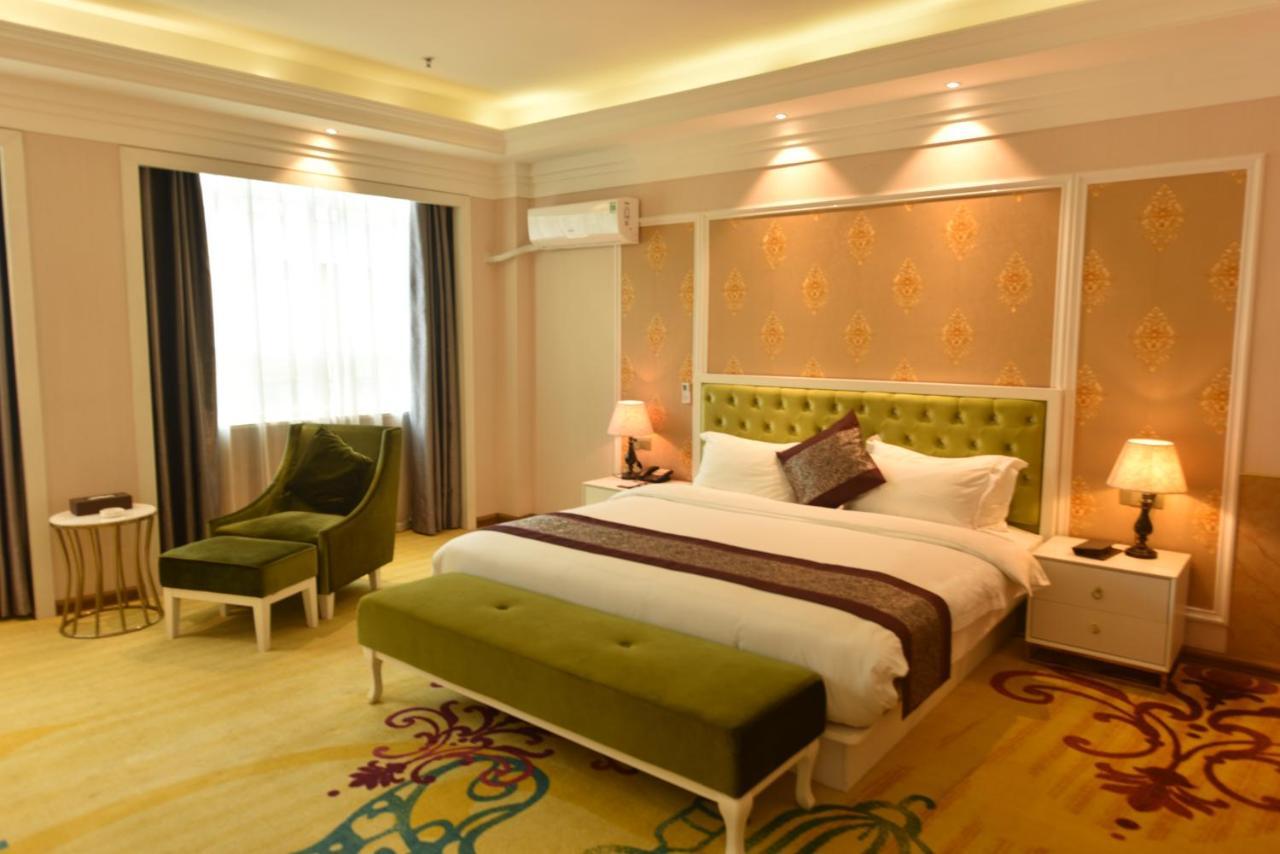 Hong Van Grand Hotel Mong Cai Esterno foto