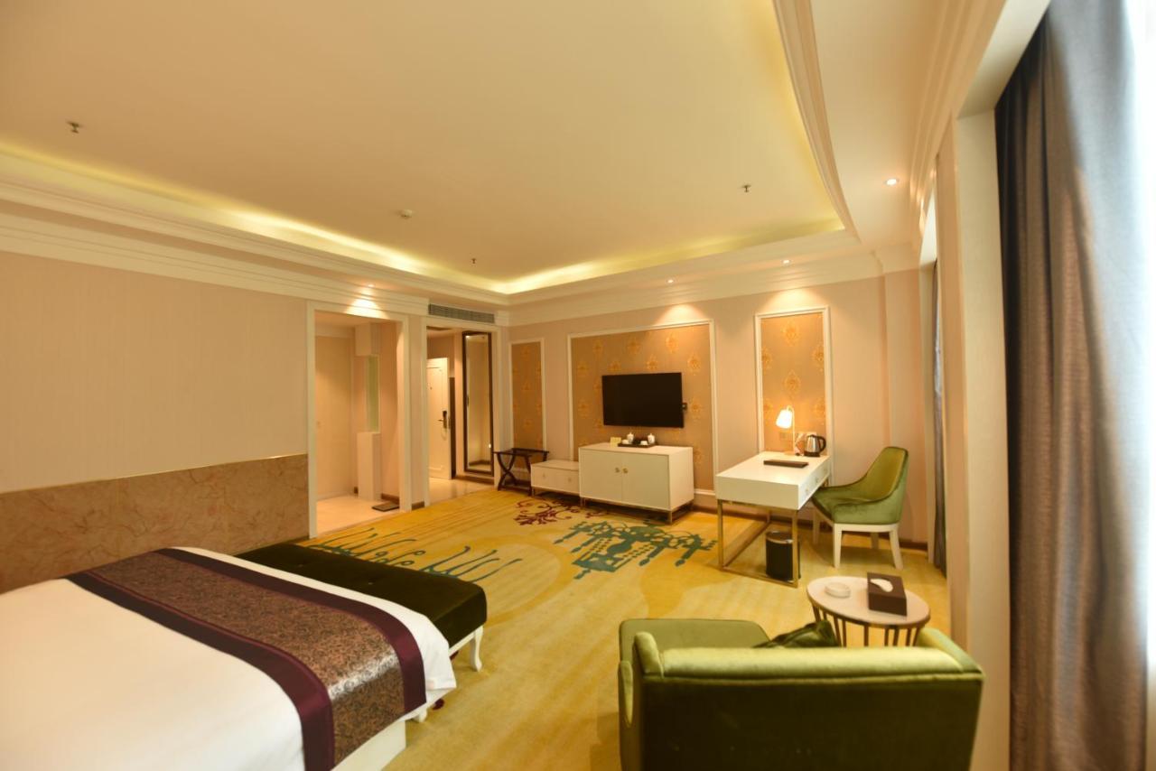 Hong Van Grand Hotel Mong Cai Esterno foto