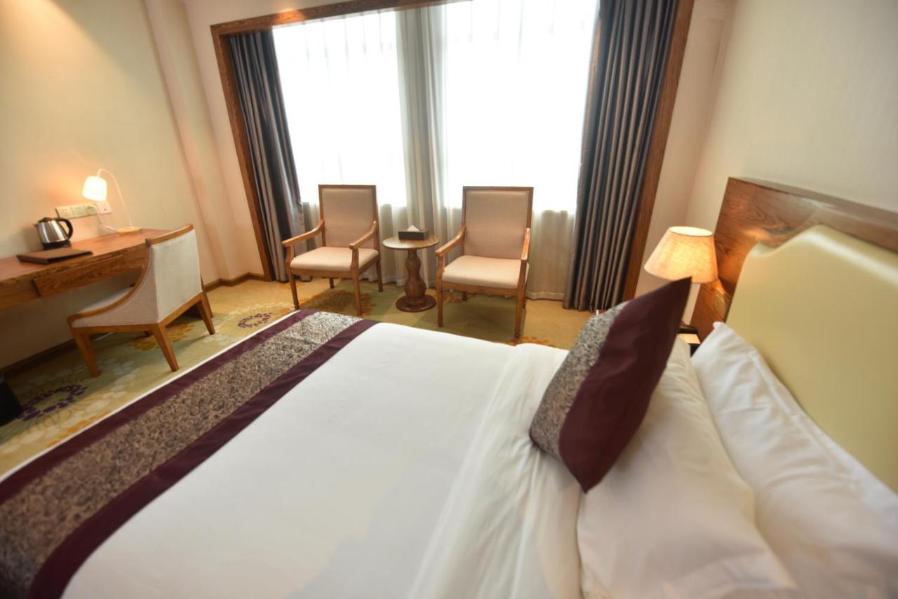 Hong Van Grand Hotel Mong Cai Esterno foto