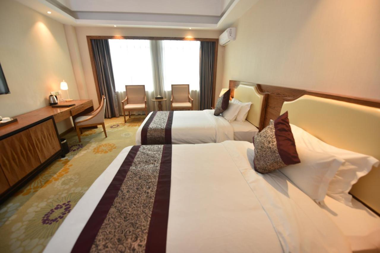 Hong Van Grand Hotel Mong Cai Esterno foto