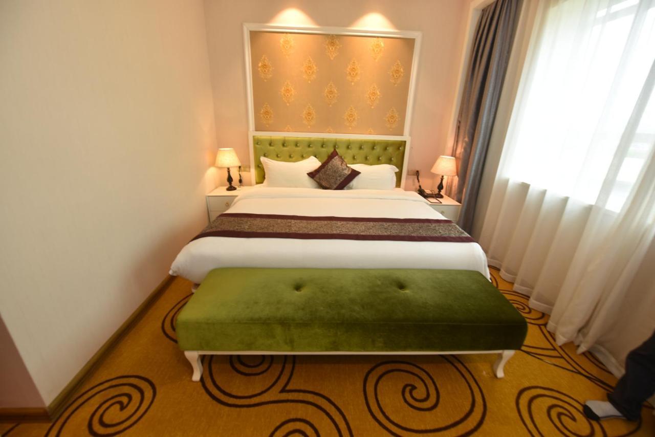 Hong Van Grand Hotel Mong Cai Esterno foto