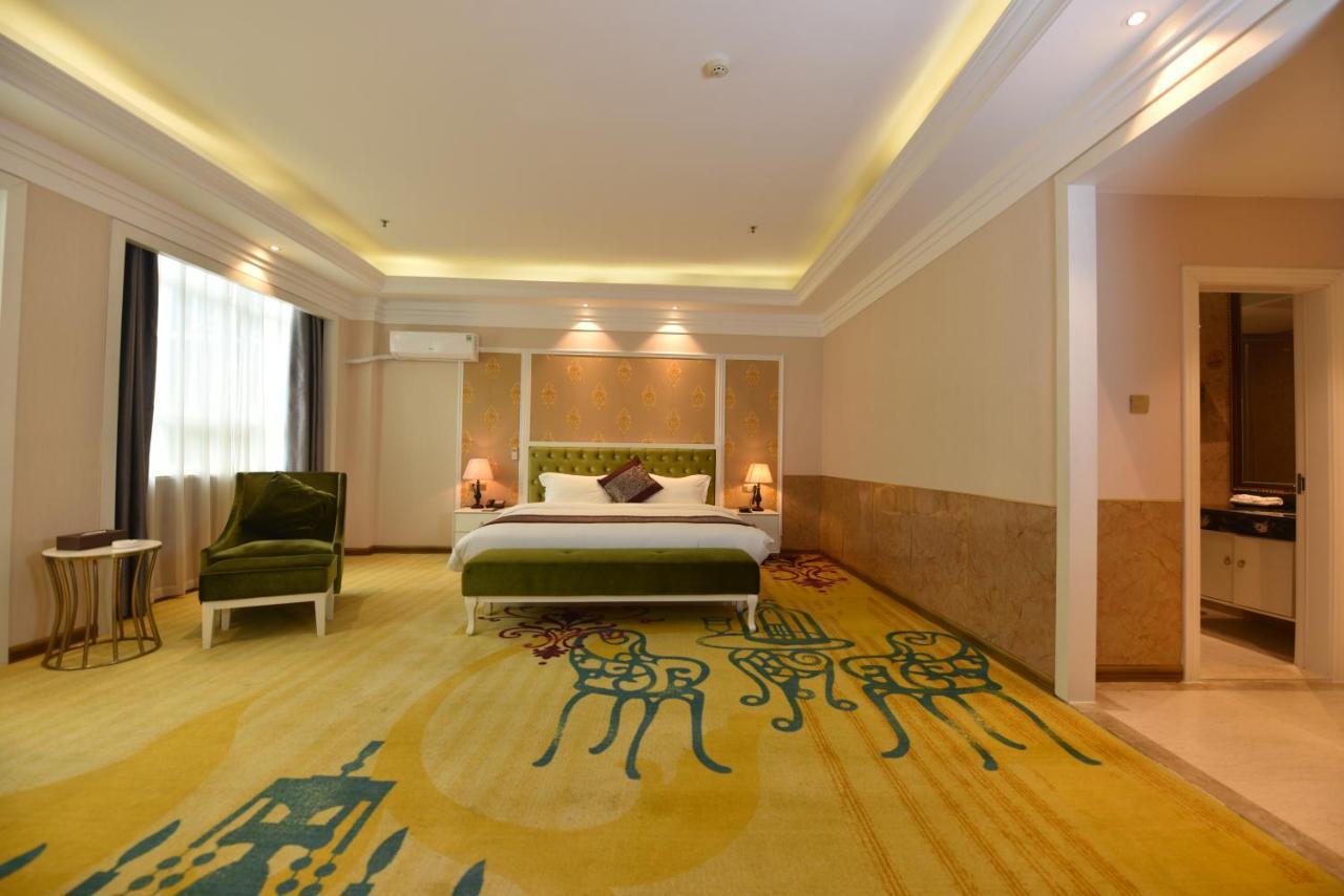 Hong Van Grand Hotel Mong Cai Esterno foto