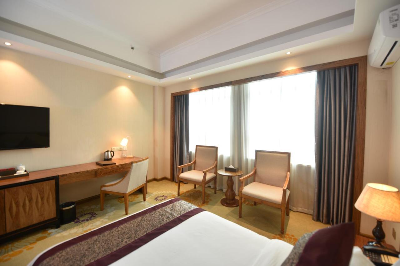 Hong Van Grand Hotel Mong Cai Esterno foto