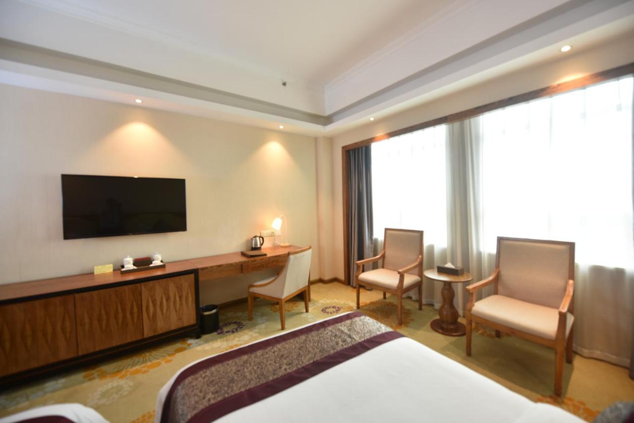 Hong Van Grand Hotel Mong Cai Esterno foto