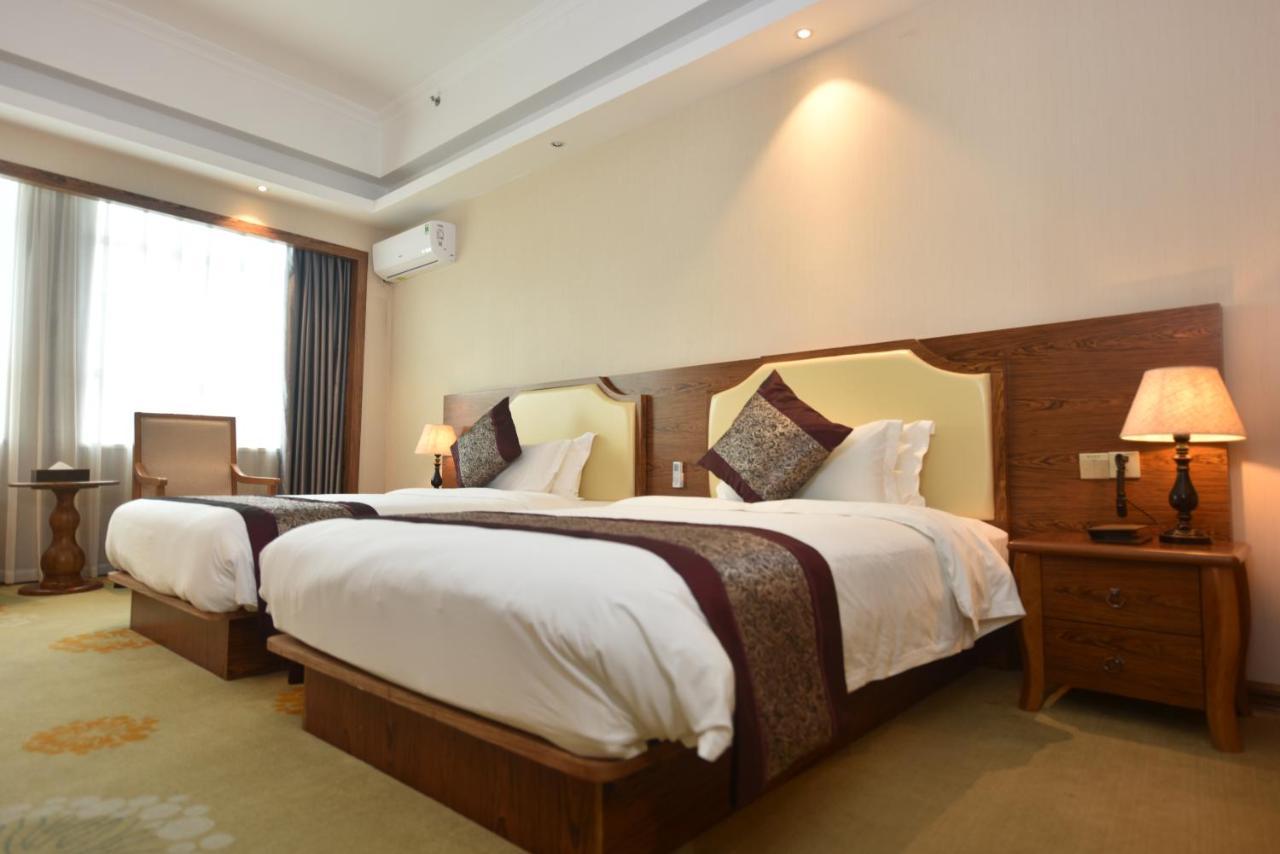 Hong Van Grand Hotel Mong Cai Esterno foto