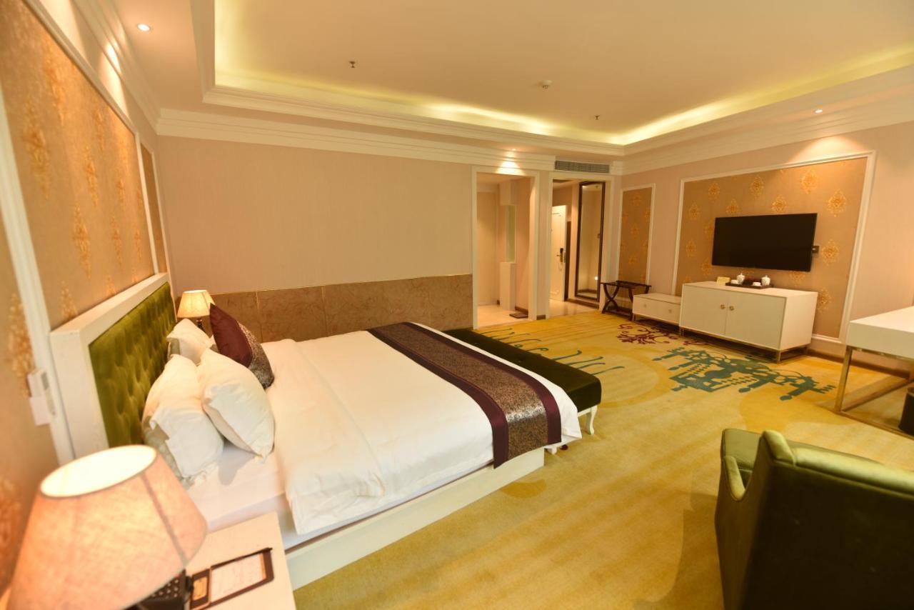 Hong Van Grand Hotel Mong Cai Esterno foto