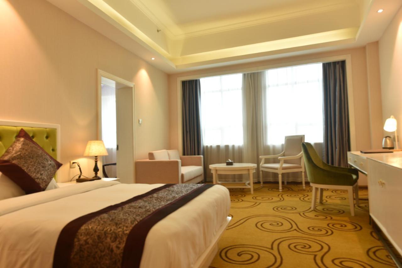 Hong Van Grand Hotel Mong Cai Esterno foto