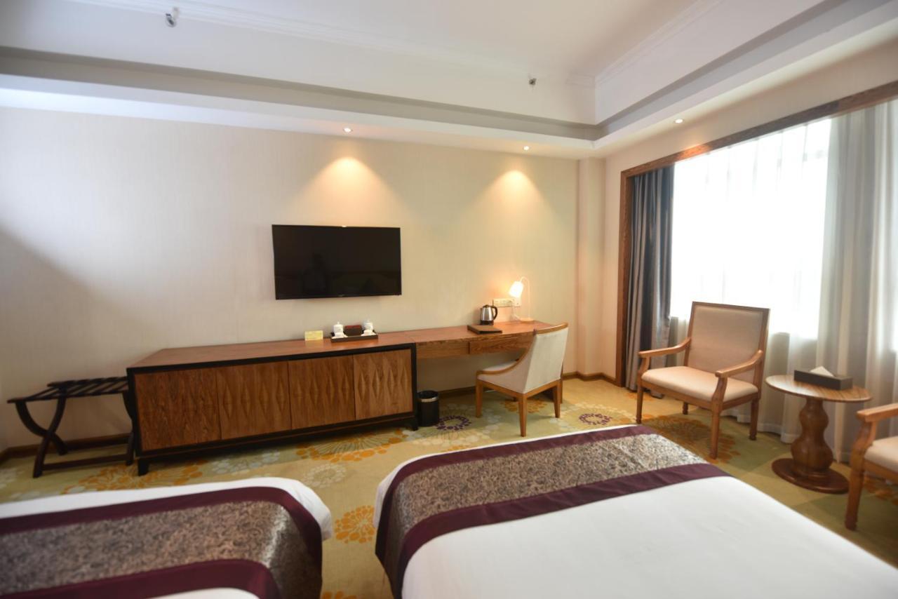 Hong Van Grand Hotel Mong Cai Esterno foto