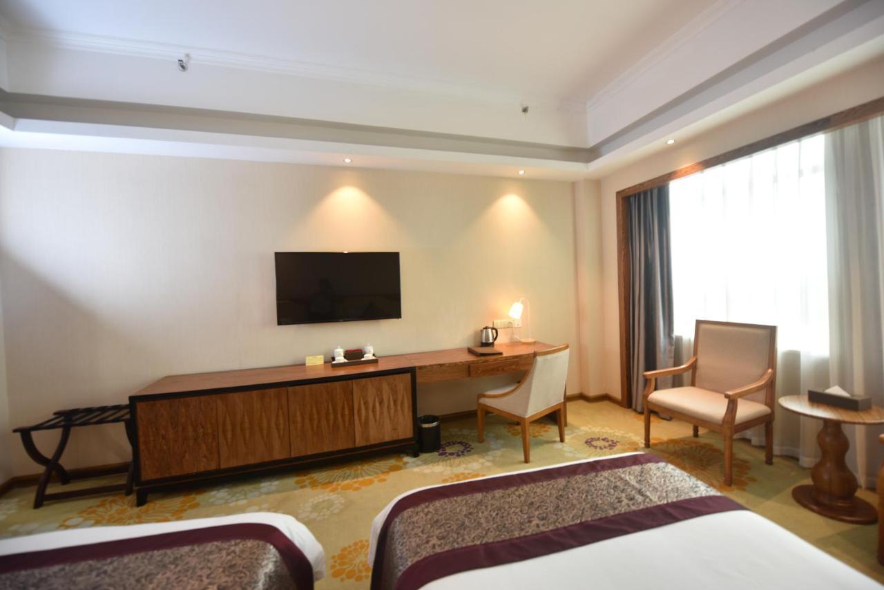 Hong Van Grand Hotel Mong Cai Esterno foto