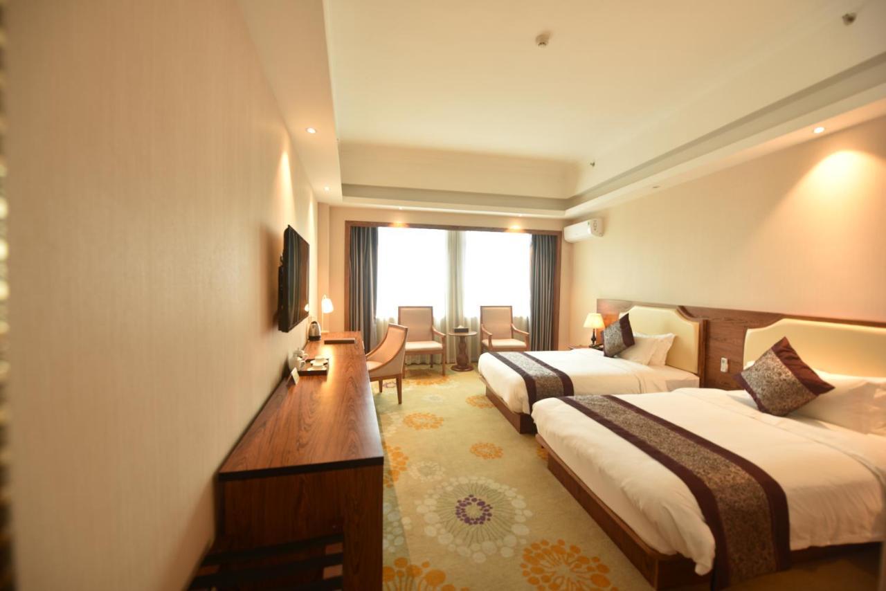 Hong Van Grand Hotel Mong Cai Esterno foto