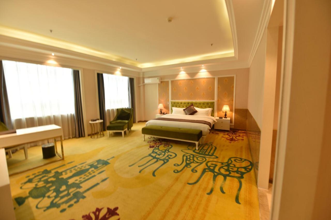 Hong Van Grand Hotel Mong Cai Esterno foto