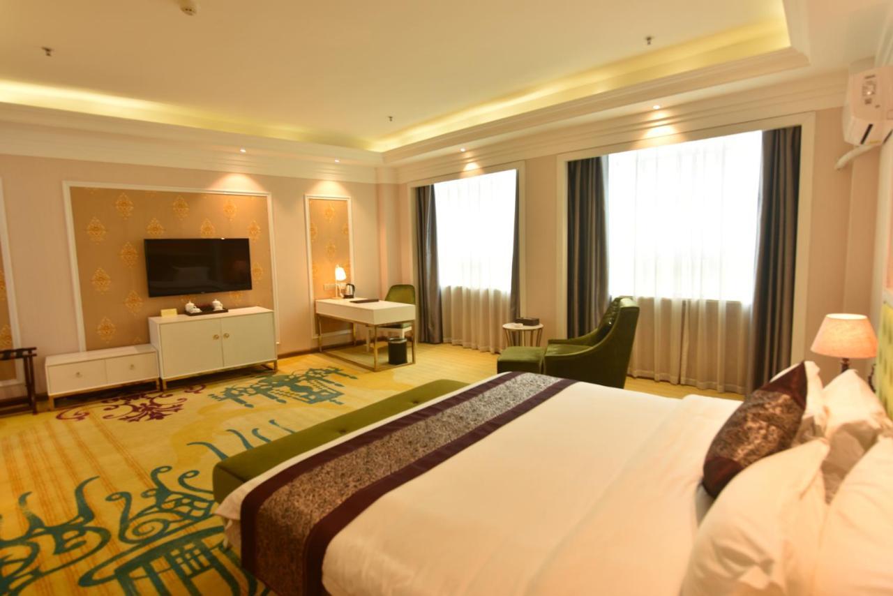 Hong Van Grand Hotel Mong Cai Esterno foto