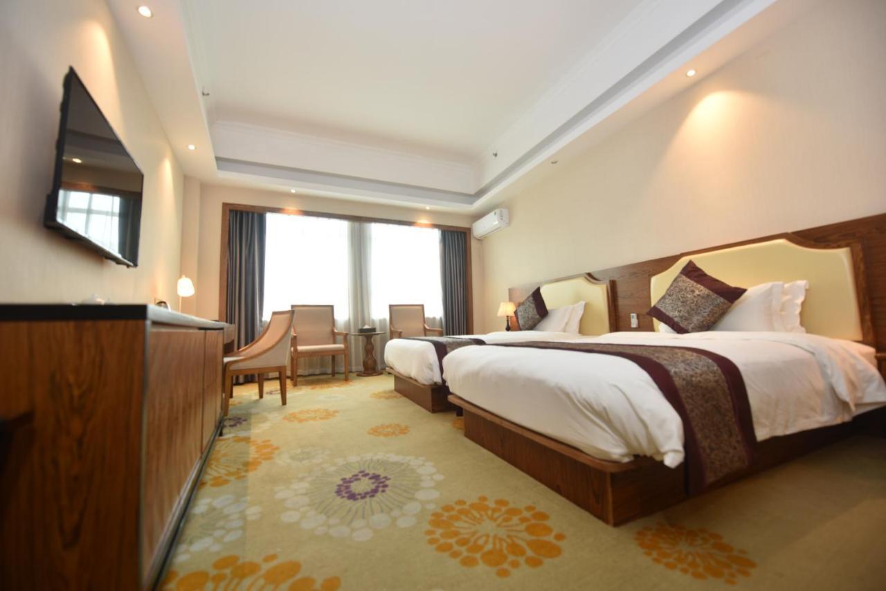Hong Van Grand Hotel Mong Cai Esterno foto