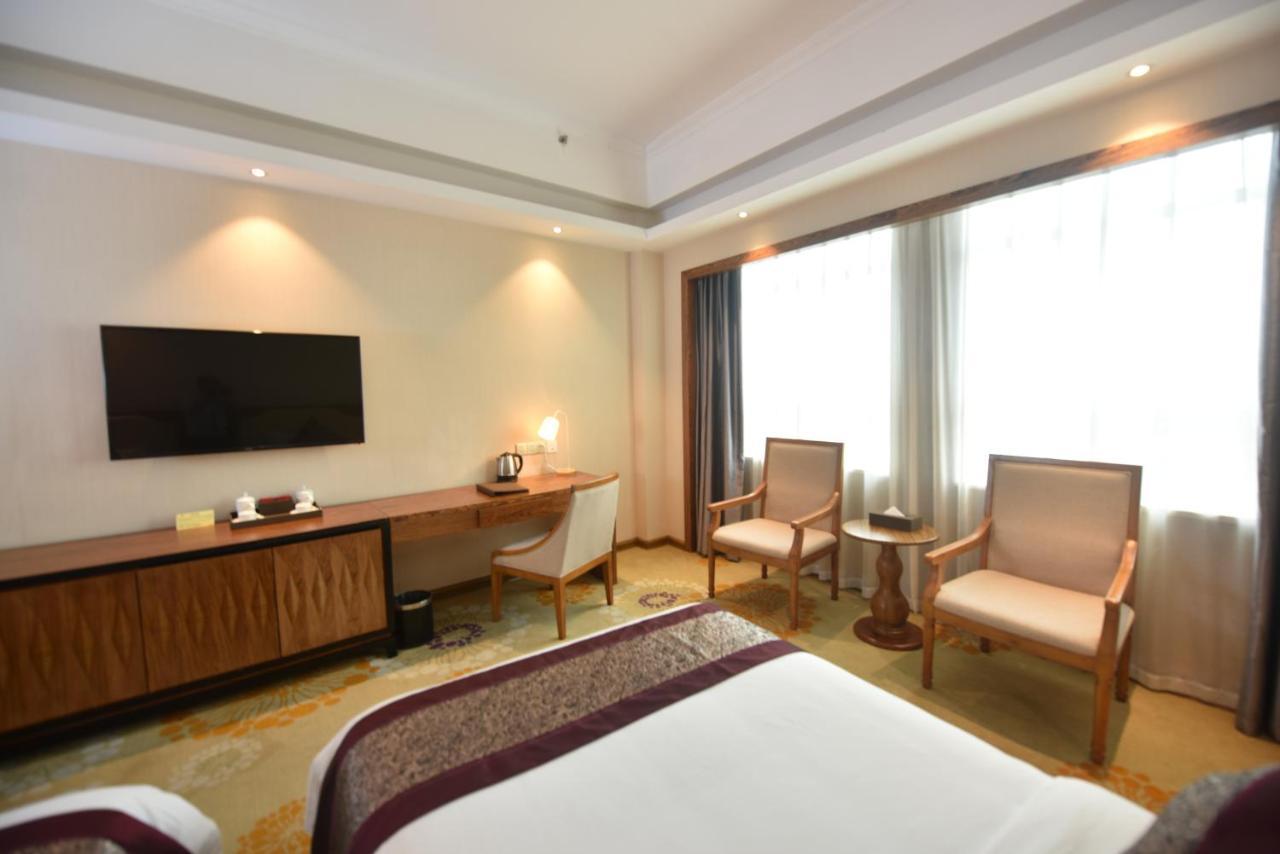 Hong Van Grand Hotel Mong Cai Esterno foto