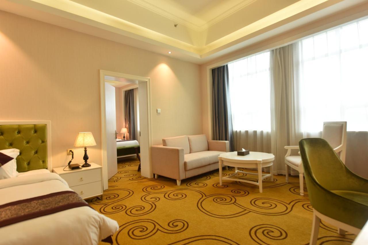 Hong Van Grand Hotel Mong Cai Esterno foto