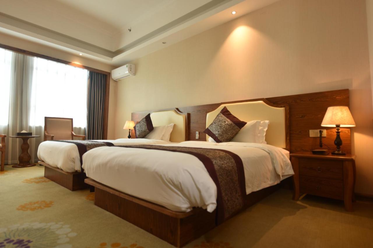 Hong Van Grand Hotel Mong Cai Esterno foto