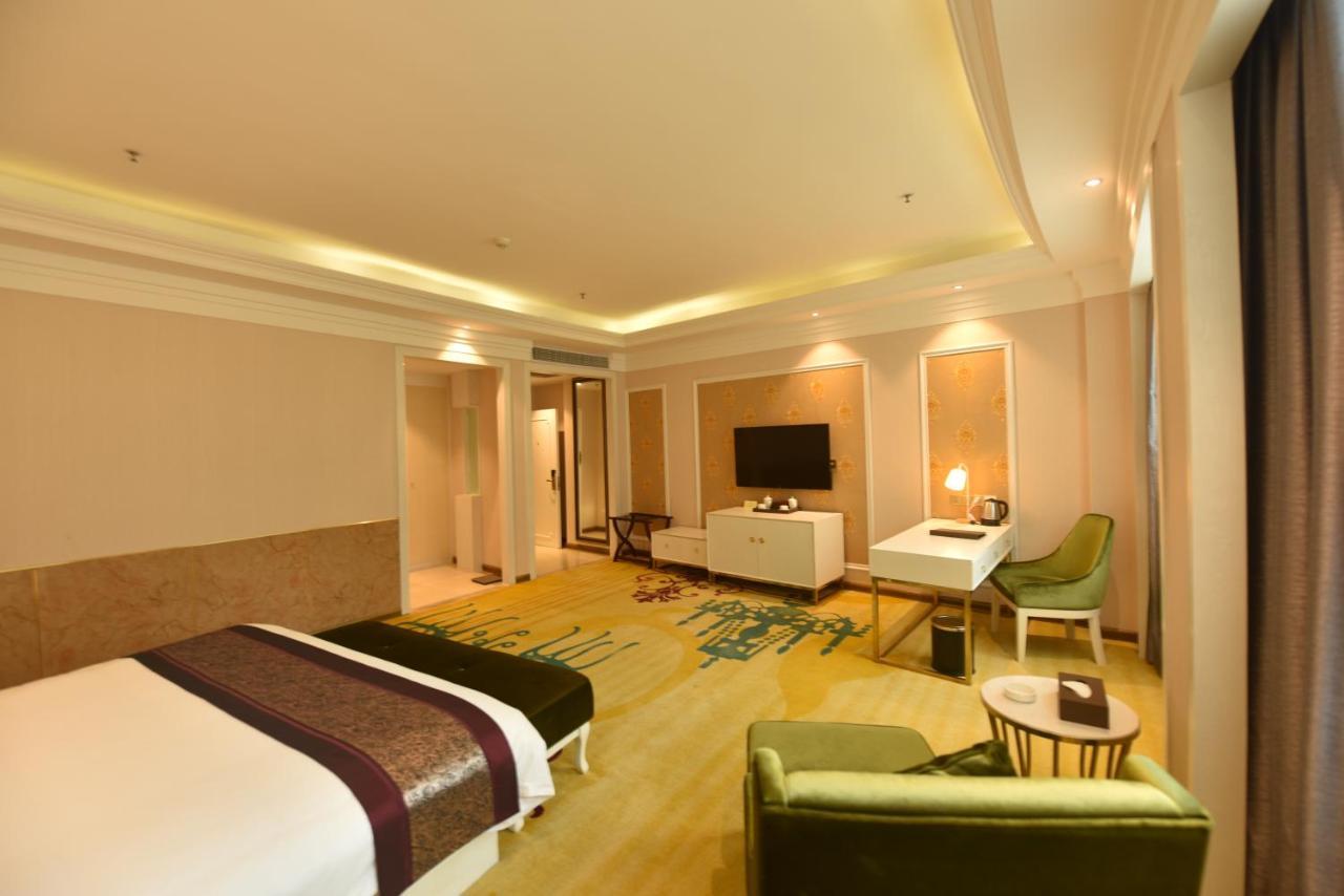 Hong Van Grand Hotel Mong Cai Esterno foto
