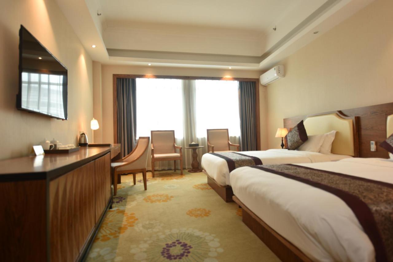 Hong Van Grand Hotel Mong Cai Esterno foto