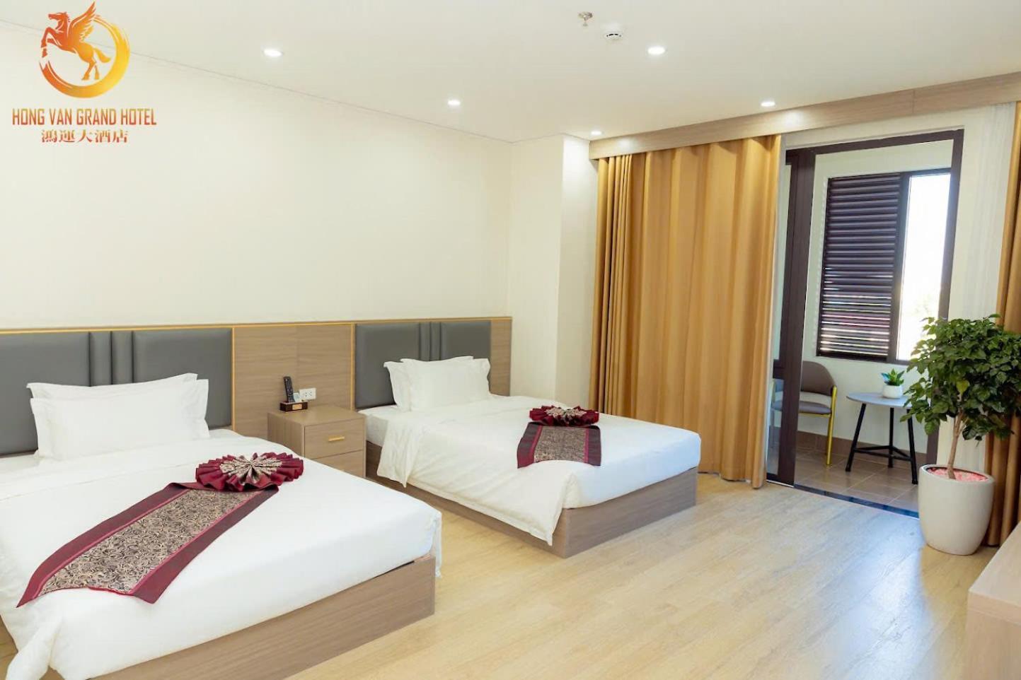 Hong Van Grand Hotel Mong Cai Esterno foto